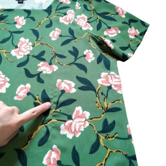 Ann Taylor Factory Green and Floral Short Sleeve Blouse With Square Neckline - Picture 10 of 11